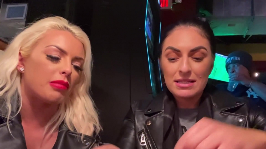 CHICKEN_WINGS_212121_____MANDY_ROSE___SONYA_DEVILLE___WWE_434.jpg