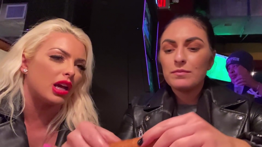 CHICKEN_WINGS_212121_____MANDY_ROSE___SONYA_DEVILLE___WWE_435.jpg