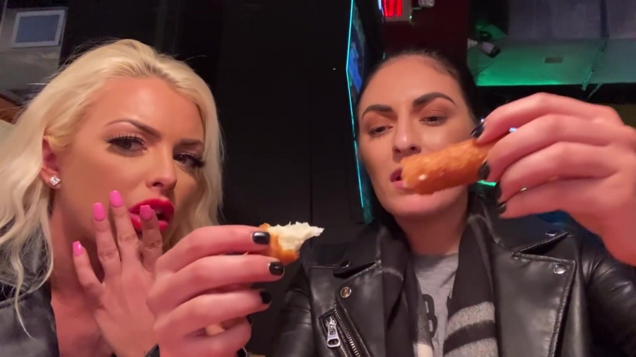 CHICKEN_WINGS_212121_____MANDY_ROSE___SONYA_DEVILLE___WWE_436.jpg