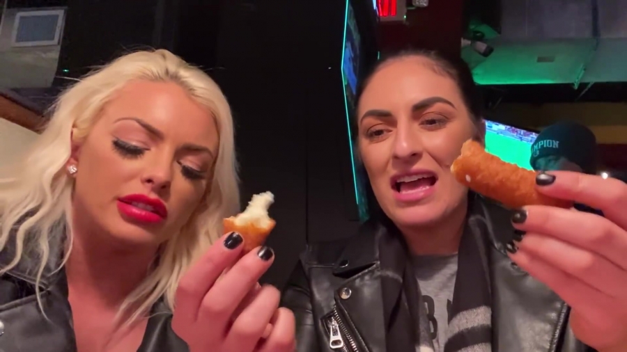 CHICKEN_WINGS_212121_____MANDY_ROSE___SONYA_DEVILLE___WWE_438.jpg