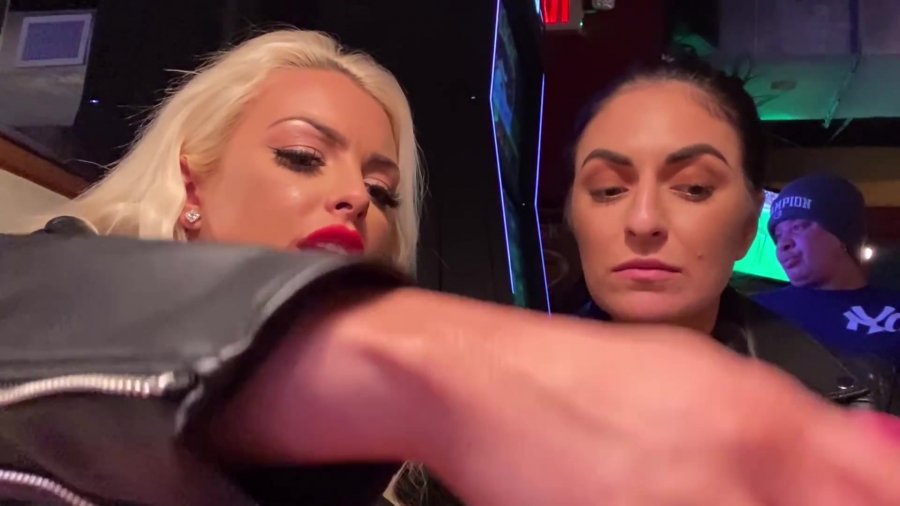 CHICKEN_WINGS_212121_____MANDY_ROSE___SONYA_DEVILLE___WWE_445.jpg