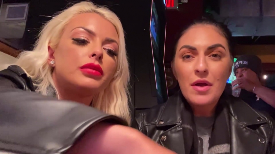 CHICKEN_WINGS_212121_____MANDY_ROSE___SONYA_DEVILLE___WWE_462.jpg