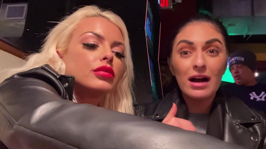 CHICKEN_WINGS_212121_____MANDY_ROSE___SONYA_DEVILLE___WWE_464.jpg