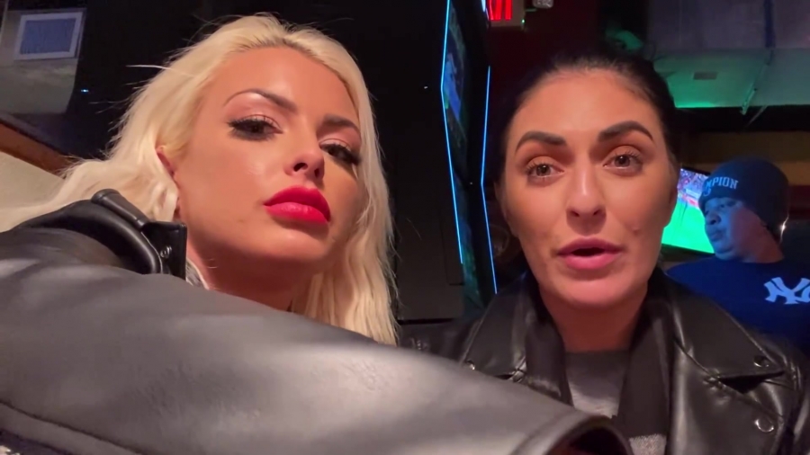 CHICKEN_WINGS_212121_____MANDY_ROSE___SONYA_DEVILLE___WWE_467.jpg