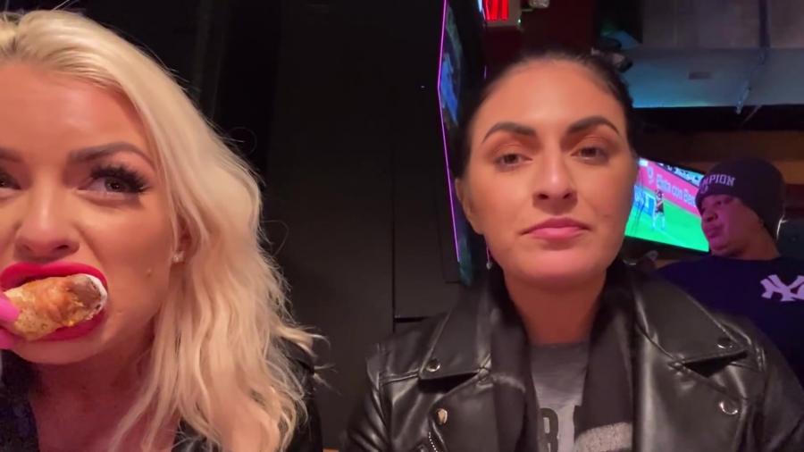 CHICKEN_WINGS_212121_____MANDY_ROSE___SONYA_DEVILLE___WWE_470.jpg