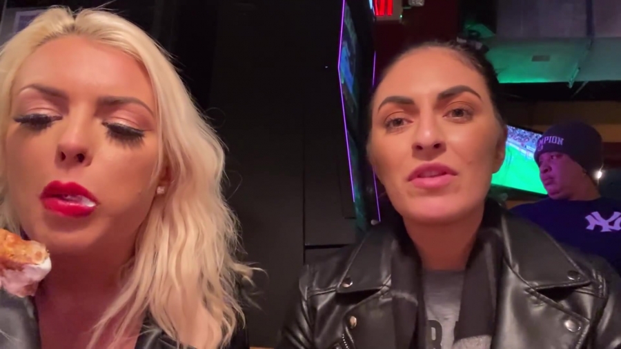 CHICKEN_WINGS_212121_____MANDY_ROSE___SONYA_DEVILLE___WWE_472.jpg