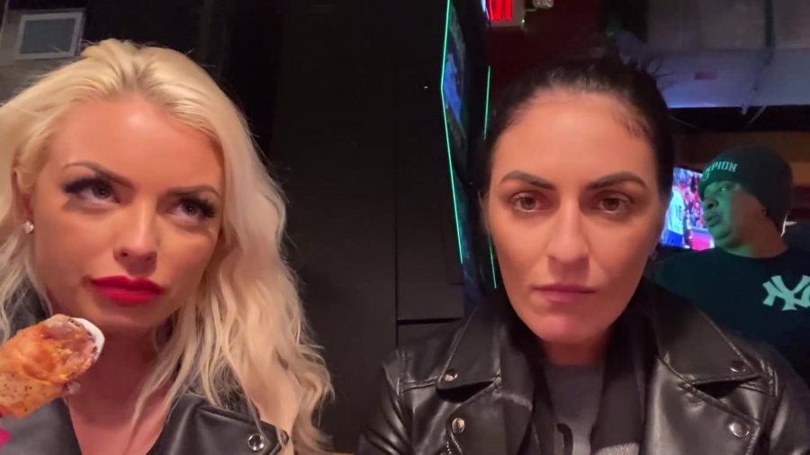 CHICKEN_WINGS_212121_____MANDY_ROSE___SONYA_DEVILLE___WWE_483.jpg