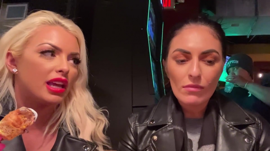 CHICKEN_WINGS_212121_____MANDY_ROSE___SONYA_DEVILLE___WWE_485.jpg