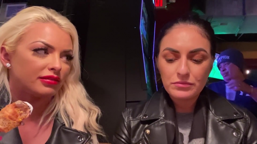 CHICKEN_WINGS_212121_____MANDY_ROSE___SONYA_DEVILLE___WWE_486.jpg