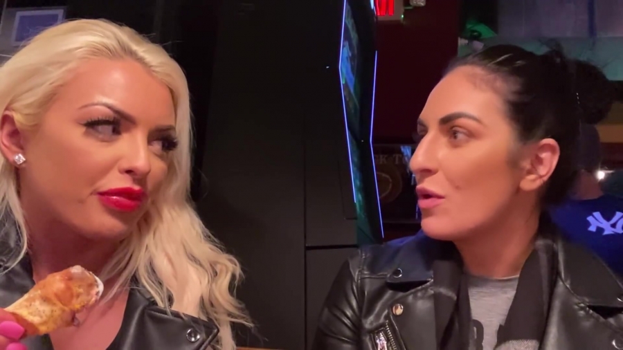 CHICKEN_WINGS_212121_____MANDY_ROSE___SONYA_DEVILLE___WWE_488.jpg