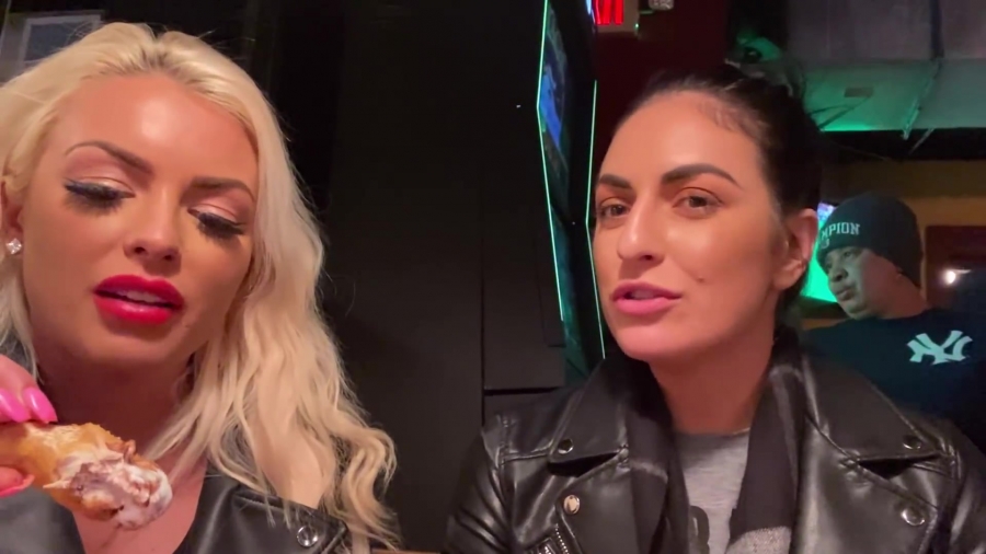 CHICKEN_WINGS_212121_____MANDY_ROSE___SONYA_DEVILLE___WWE_489.jpg