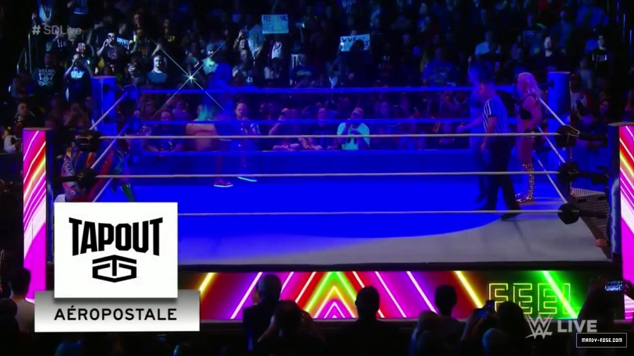WWE_SmackDown_Live_2018_11_20_720p_HDTV_x264-NWCHD_mp4_003428628.jpg