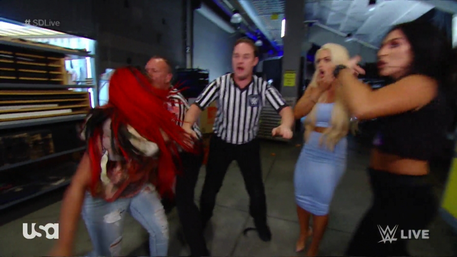 WWE_Smackdown_Live_2019_06_18_1080p_WEB_x264-ADMIT_mkv_003959388.jpg