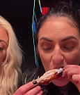 CHICKEN_WINGS_212121_____MANDY_ROSE___SONYA_DEVILLE___WWE_112.jpg